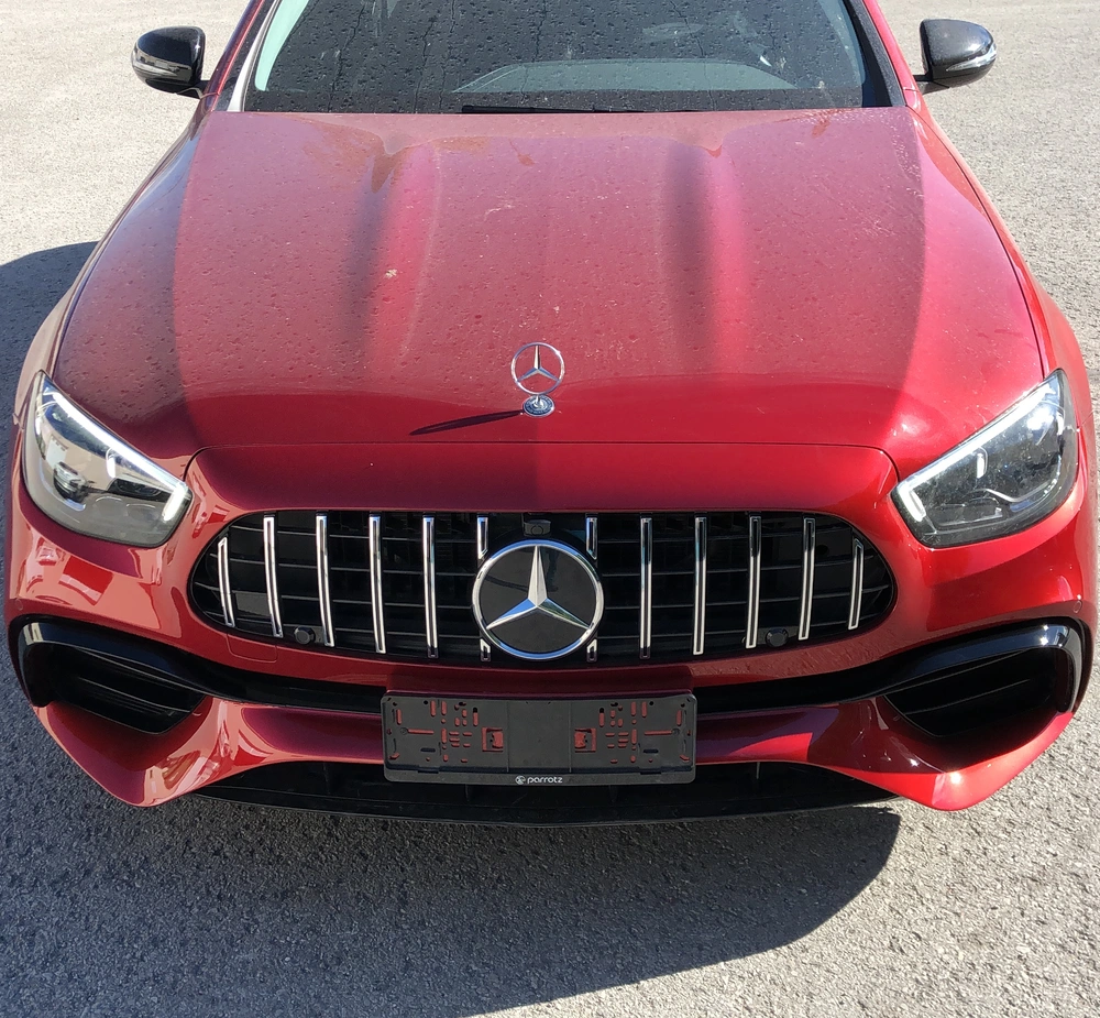 Punane Mercedes pärast remonti