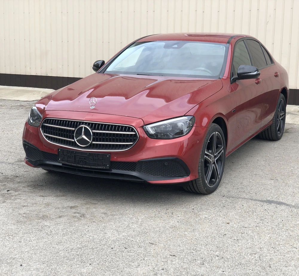Punane Mercedes enne remonti
